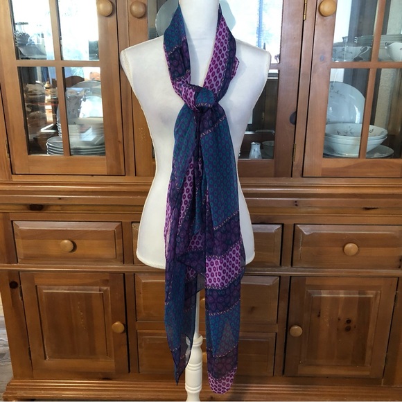 Accessories - EUC Blue and Purple Rectangular Scarf